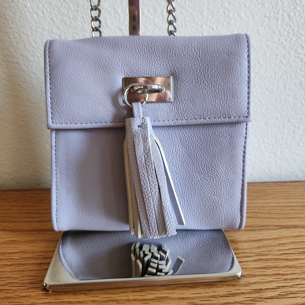 Elegant Lavender Crossbody Bag - Picture 3 of 5